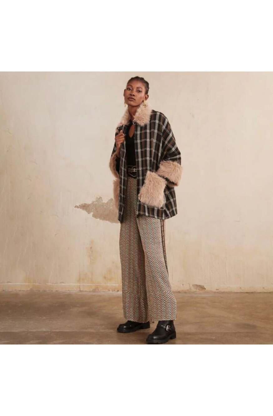 Black 'Lea' Checkered Cape by NKN Nekane –